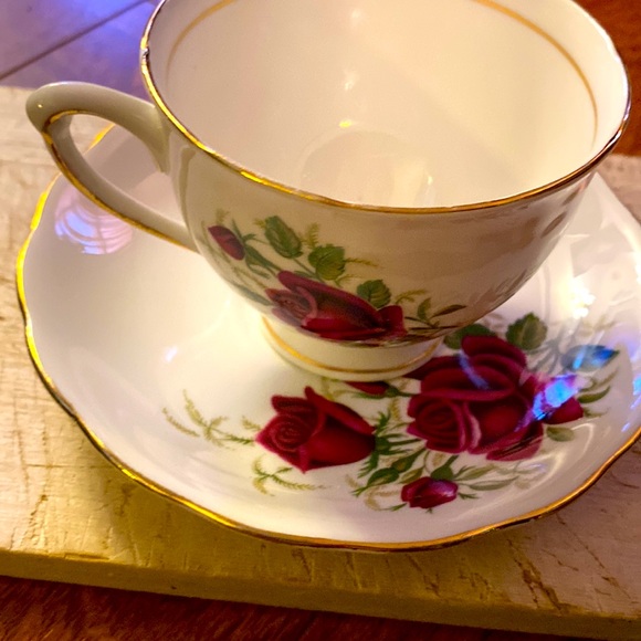 Colclough China tea cup and saucer - Picture 4 of 5